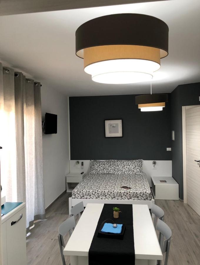 B&B Luxury Apartments Pulsano Exterior photo
